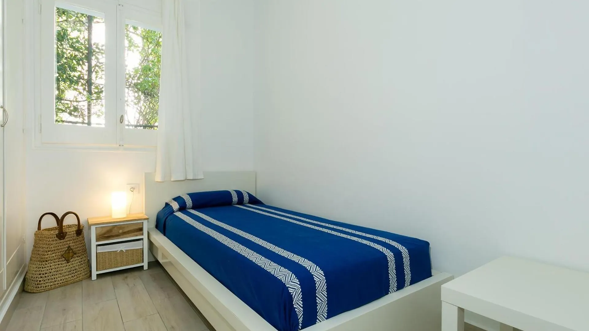 Apartamento Luminoso Y Espacioso Con Gran Jardin Privado, A Solo 150M De La Playa - Es-228-136 Roses Spain