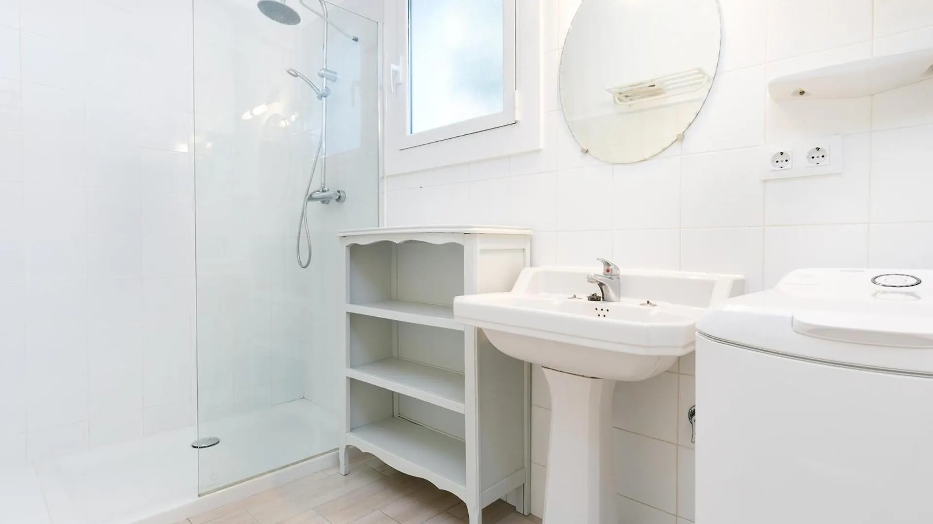Apartamento Luminoso Y Espacioso Con Gran Jardin Privado, A Solo 150M De La Playa - Es-228-136 로지즈 아파트