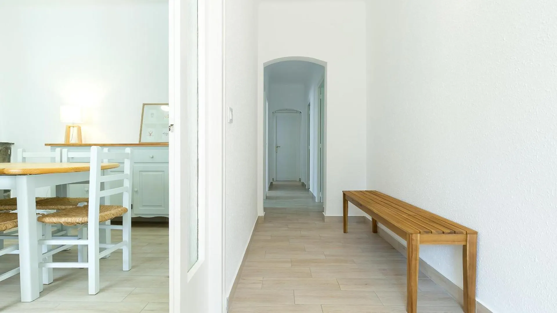 Apartamento Luminoso Y Espacioso Con Gran Jardin Privado, A Solo 150M De La Playa - Es-228-136 로지즈