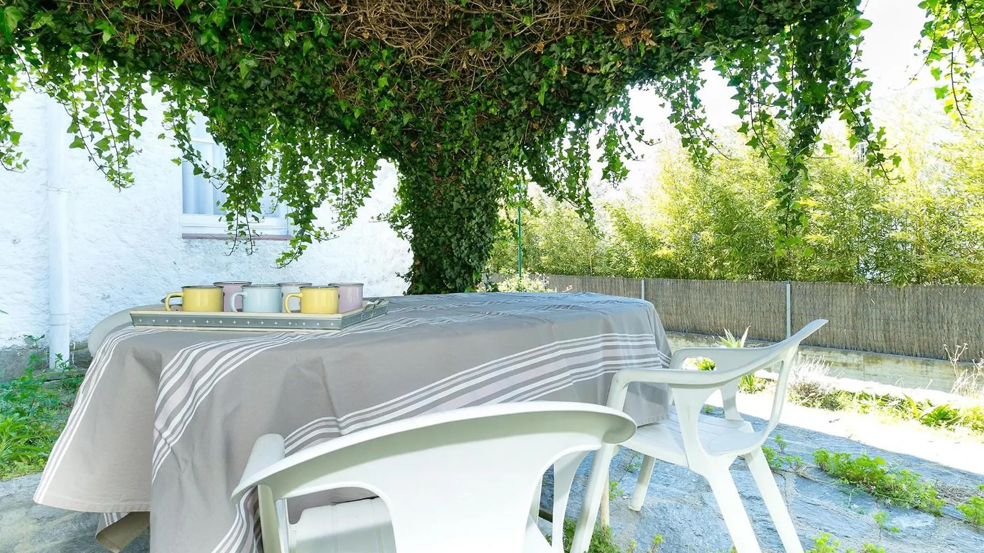 Apartamento Luminoso Y Espacioso Con Gran Jardin Privado, A Solo 150M De La Playa - Es-228-136 로지즈