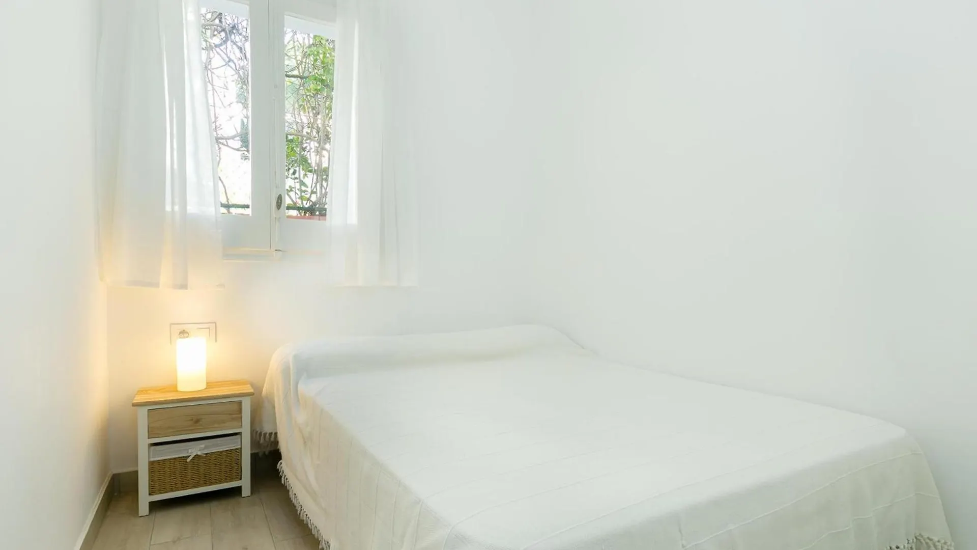 Apartamento Luminoso Y Espacioso Con Gran Jardin Privado, A Solo 150M De La Playa - Es-228-136 Roses Apartment